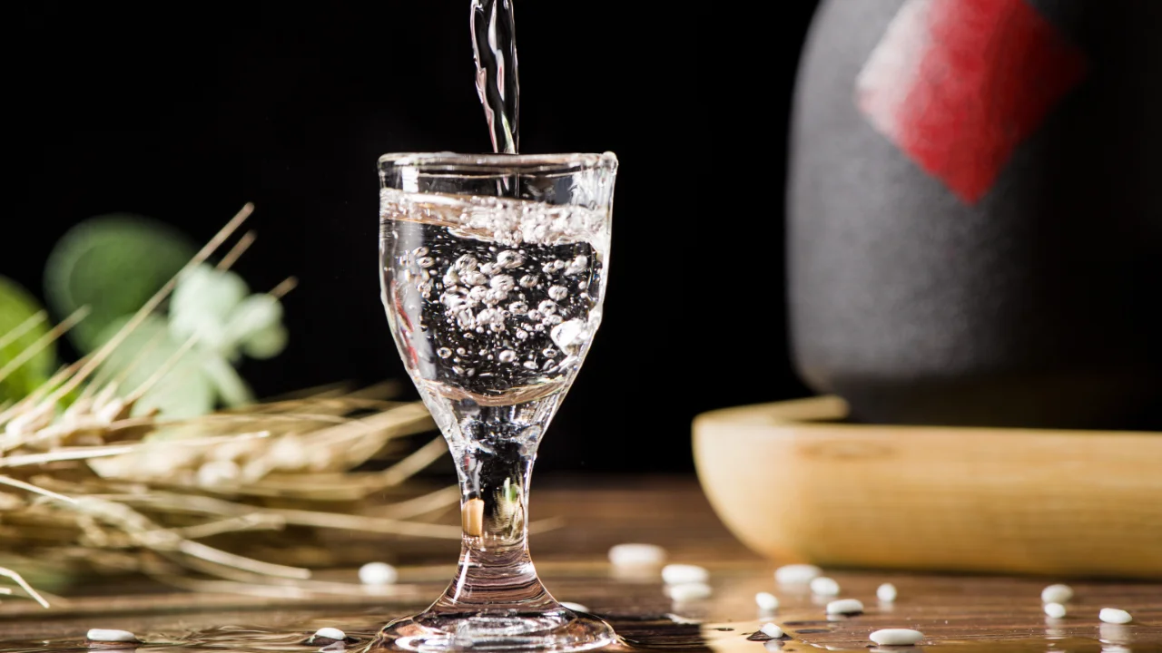 Baijiu, ein klarer chinesischer Alkohol