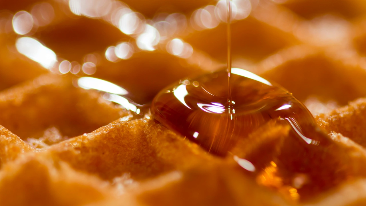Ahornsirup und Waffeln