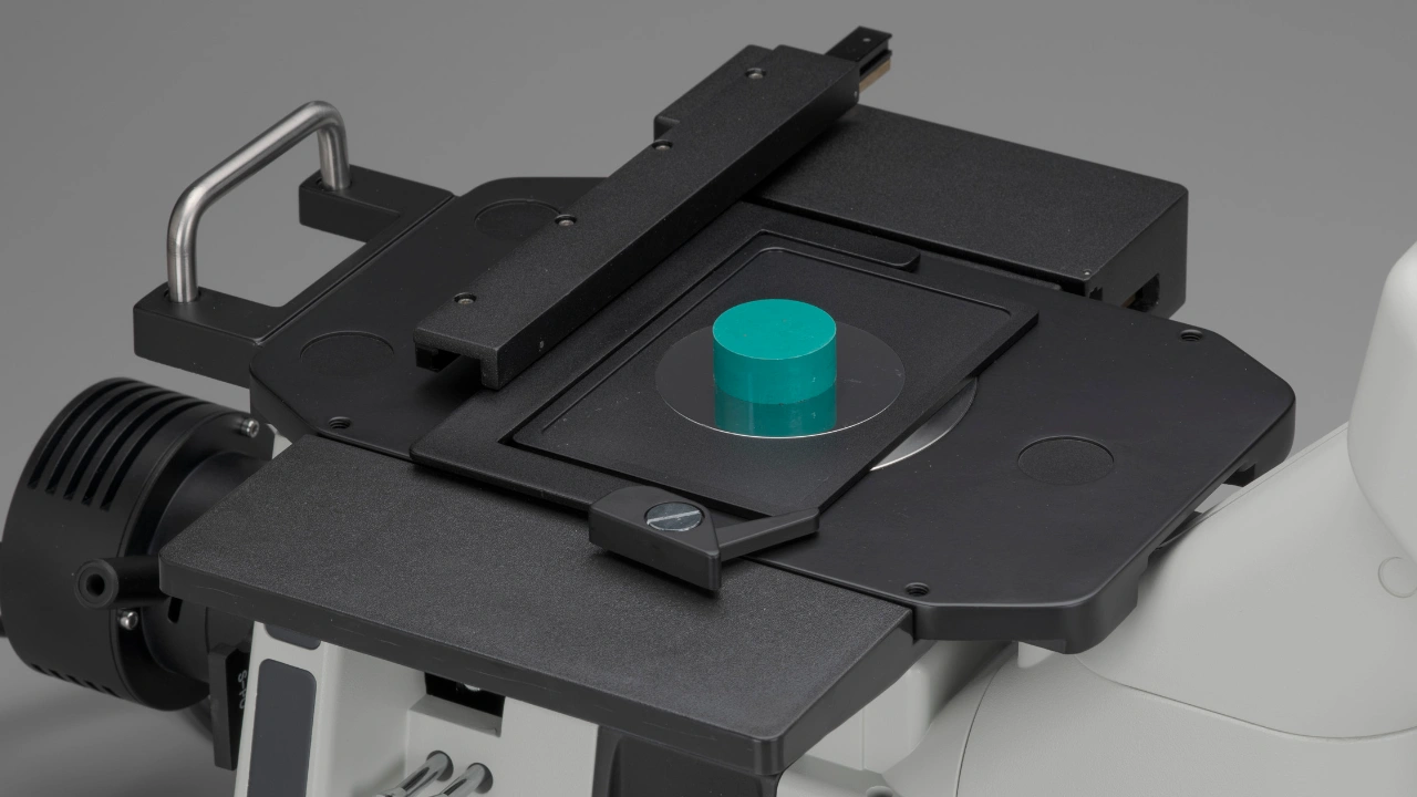 inverted metallography microscope sample stage