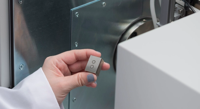 holding a glow discharge spectrometer sample