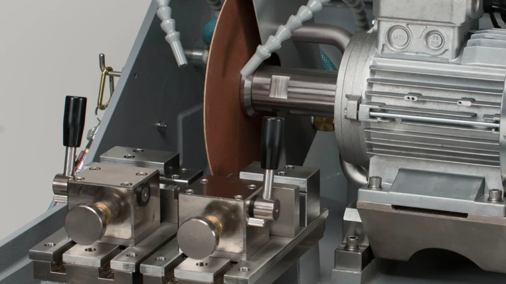 cutting wheel and table of metallographic sectioning machine
